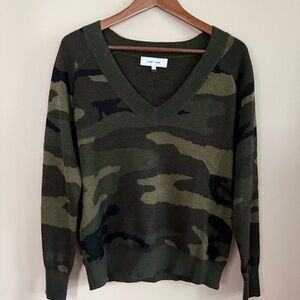 John + Jenn Camo V Neck Sweater Green Military Lightweight Knit S